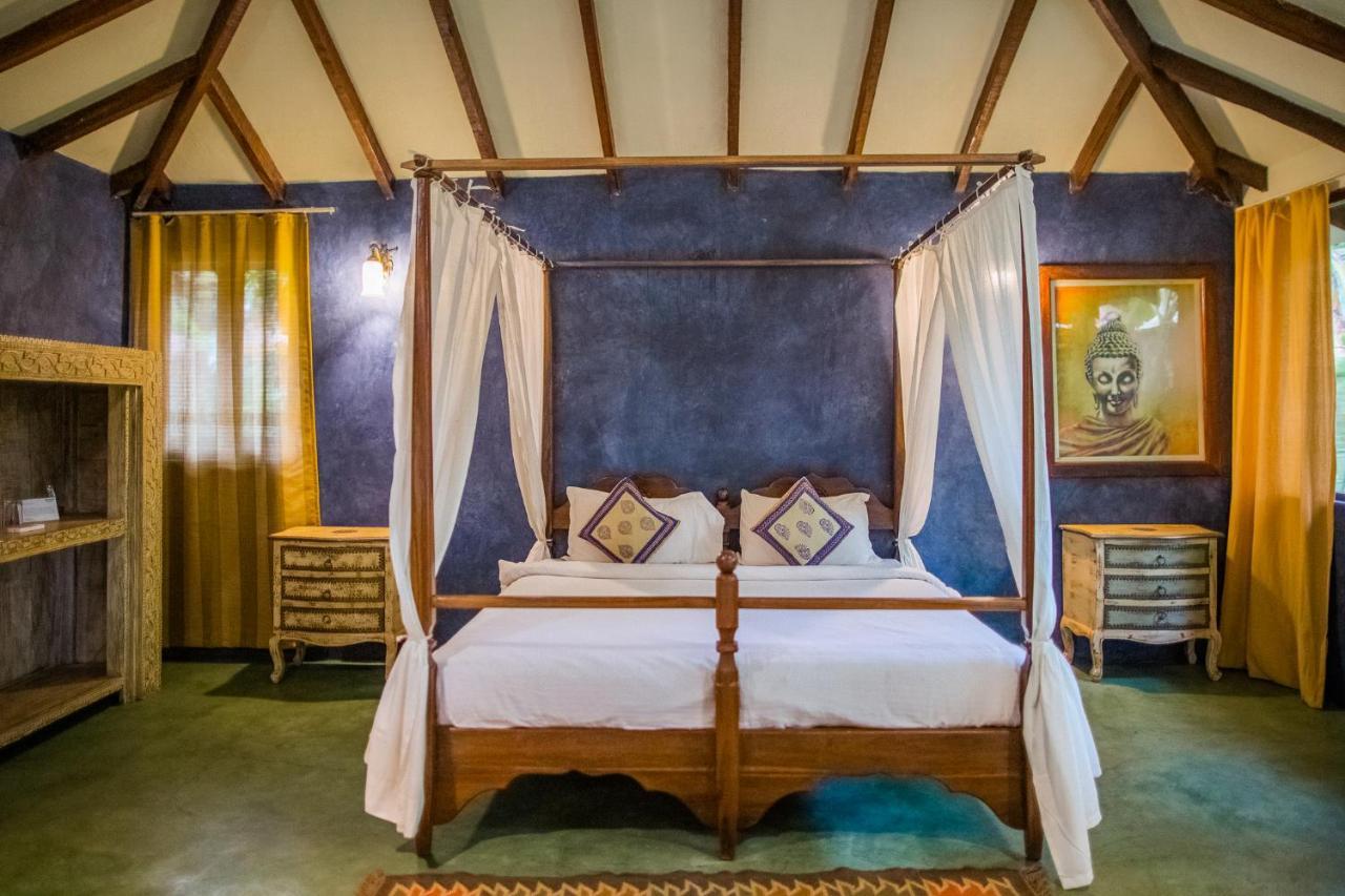 Devarya Wellness Beach Resort Morjim Exterior photo