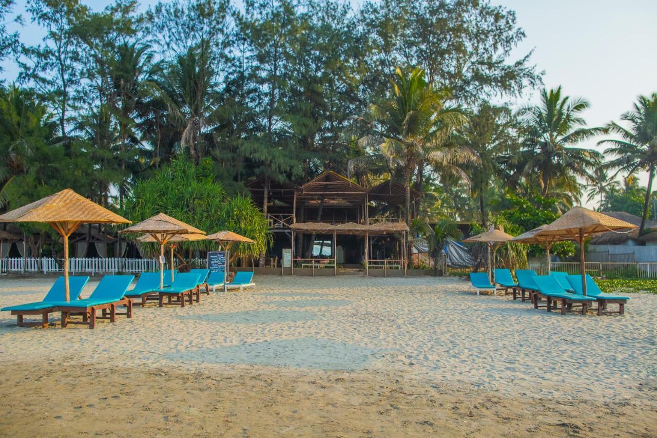 Devarya Wellness Beach Resort Morjim Exterior photo