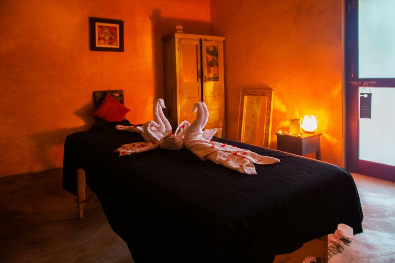 Devarya Wellness Beach Resort Morjim Exterior photo