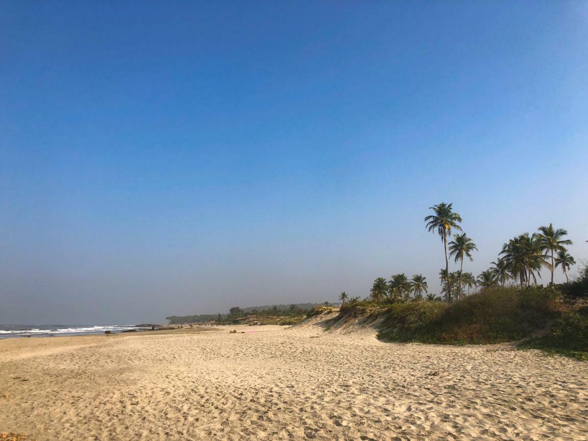 Devarya Wellness Beach Resort Morjim Exterior photo